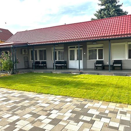 Tahiti Garden Apartman Hajdúszoboszló Eksteriør billede
