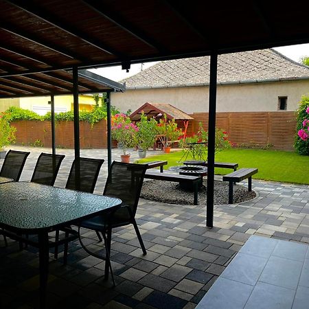 Tahiti Garden Apartman Hajdúszoboszló Eksteriør billede