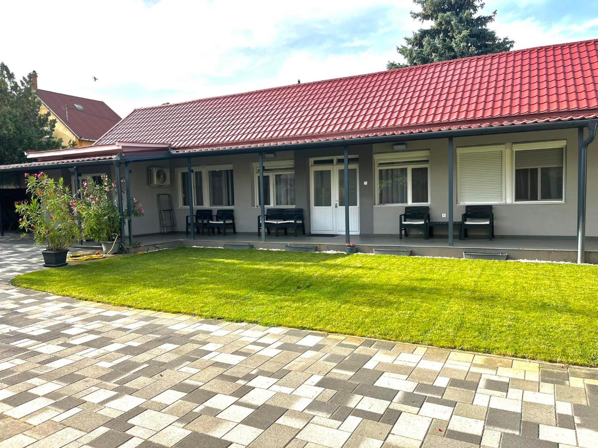 Tahiti Garden Apartman Hajdúszoboszló Eksteriør billede